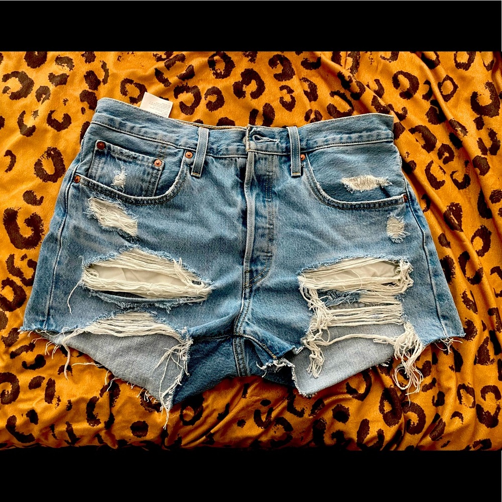 Levi’s 501 distressed shorts size 30